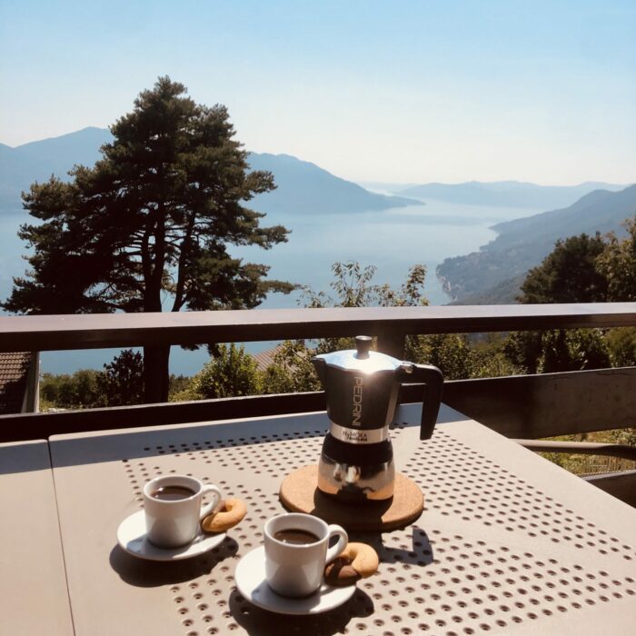 Espresso auf dem Balkon
